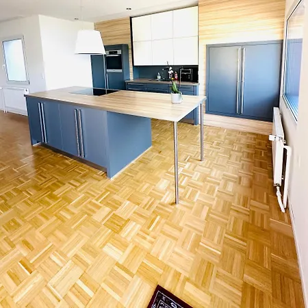 Exklusives Mit Traumhaftem Seeblick & Balkon Apartment