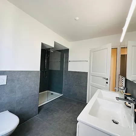 Exklusives Mit Traumhaftem Seeblick & Balkon Apartment